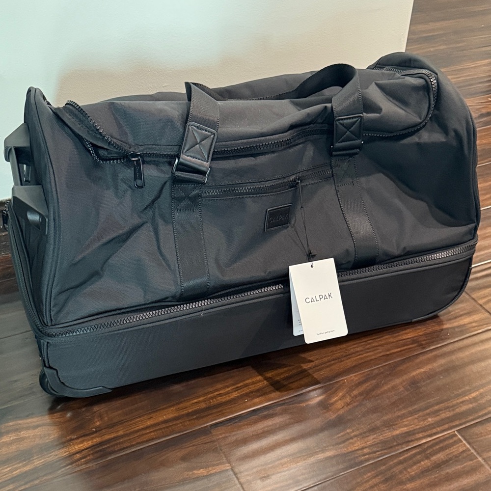 NWT Calpak Stevyn Large Rolling Duffel bag
